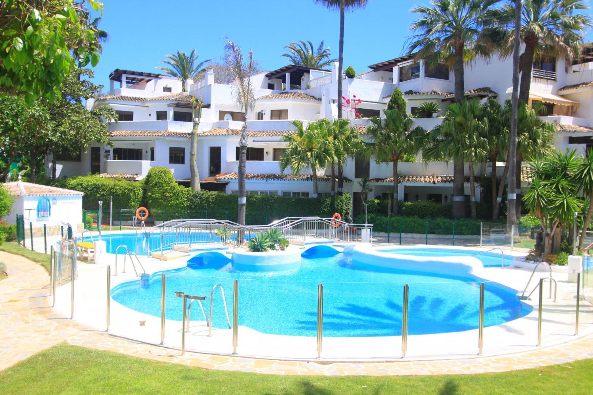 1080 Beachfront Penthouse 3 Floors Jacuzzi 2 Pools Wifi Roof Terrace Marbella Dış mekan fotoğraf